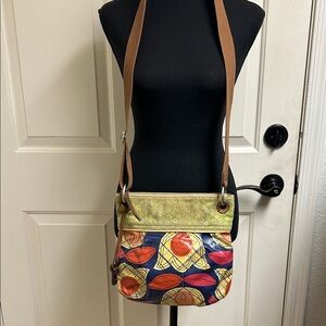 Fossil Key-Per Crossbody bag featuring a multicolor print design 10 1/2” x 11”